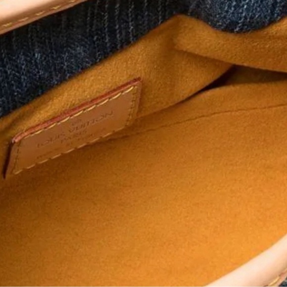 2006 Louis Vuitton Denim Pleaty Handle
Bag - Picture 9 of 12